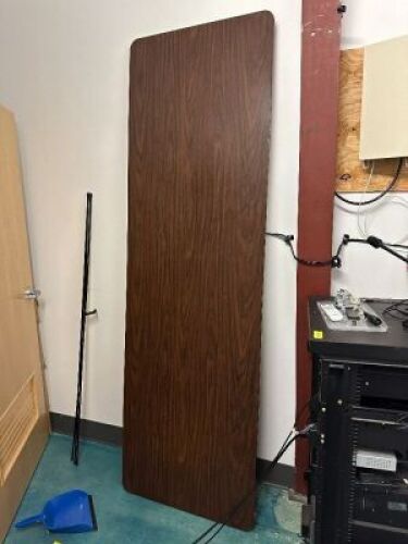 FOLDING TABLE WITH WET FLOOR SIGN