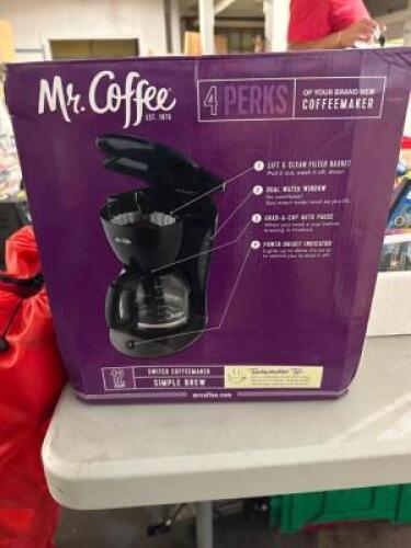 COFFEE MAKER AND MUG SET