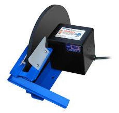 DESCRIPTION: (1) MIGHTY DISK OIL SKIMMER BRAND/MODEL: ABANAKI SIZE: 18" & 24" RETAIL$: $283.54 EA QTY: 1
