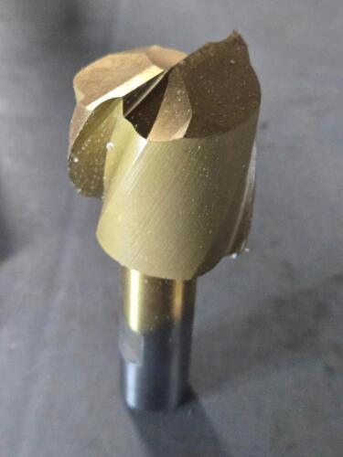 DESCRIPTION: (1) HSS SQ END MILL BRAND/MODEL: MHC 722-1142 SIZE: 1-5/8" DIA 3/4" SD 1-5/8" LOC QTY: 1