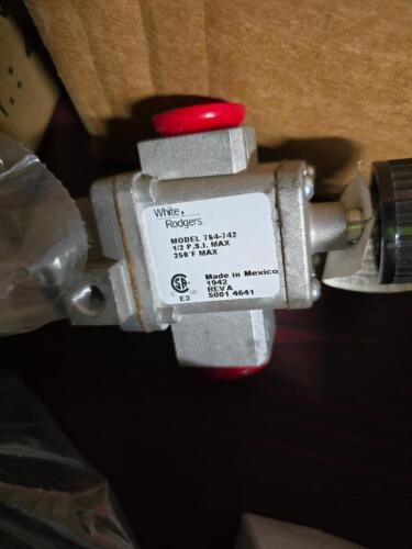 DESCRIPTION: (1) STANDING PILOT BRAND/MODEL: WHITE RODGERS #764-742 SIZE: 1/2 PSI MAX RETAIL$: $161.72 EA QTY: 1