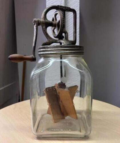 VINTAGE DAZEY NO. 60 BUTTER CHURN