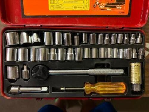 STANDARD AND METRIC SOCKET SET