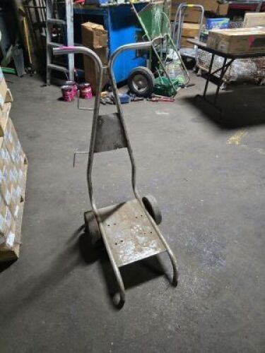 DESCRIPTION: (1) MOBILE WELDING CART BRAND/MODEL: SEE INSPECTION RETAIL$: $306.46 EA QTY: 1