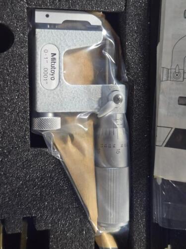 DESCRIPTION: (1)CARBIDE FACED, MECHANICAL MULTI ANVIL MICROMETER BRAND/MODEL: MITUTOYO 117-107 INFORMATION: SEE MORE PICS SIZE: 0 TO 1" RETAIL$: $244.