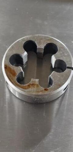 DESCRIPTION: (1) ROUND THREAD DIE BRAND/MODEL: VALUE COLLECTION 03801271 RETAIL$: $85.75 SIZE: 1-1/4-14 QTY: 1