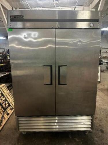 DESCRIPTION TRUE TWO DOOR REACH IN COOLER. BRAND / MODEL: TRUE T-49 ADDITIONAL INFORMATION SN# 6503888, 115 VOLT, 1 PHASE. IN WORKING ORDER LOCATION B