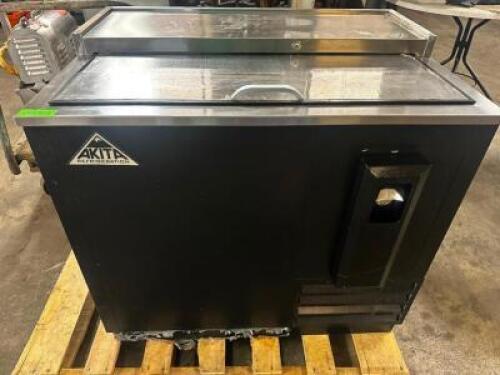 DESCRIPTION AKITA 36" BOTTLE BOX. BRAND / MODEL: ABC-36 ADDITIONAL INFORMATION 115 VOLT, 1 PHASE. WORKING. W/ BOTTLE CATCH. LOCATION BAY 6 QTY 1