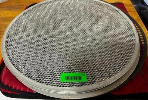 DESCRIPTION (4) 16" WIRE PIZZA COOLING RACKS ADDITIONAL INFORMATION W/ (1) DELIVERY BAG THIS LOT IS: SOLD BY THE PIECE LOCATION BAY 6 QTY 4