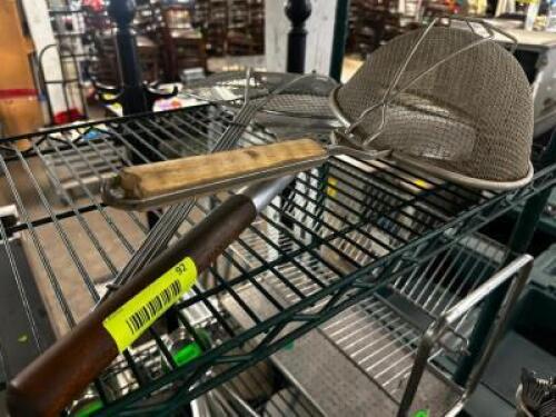 DESCRIPTION (3) ASSORTED MESH SCOOPS THIS LOT IS: ONE MONEY LOCATION BAY 6 QTY 1