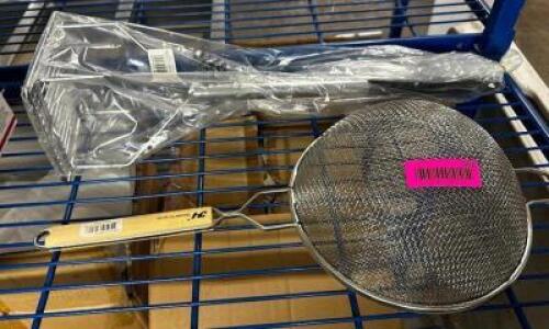 DESCRIPTION MESH WIRE SCOOP AND HEAVY DUTY POTATO MASHERS. ( NEW ) THIS LOT IS: ONE MONEY LOCATION BAY 6 QTY 1