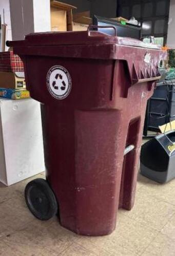 OUTDOOR TRASH CAN WITH WHEELS