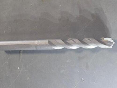 DESCRIPTION: (4) GROO-V MASORY DRILL BITS BRAND/MODEL: RELTON GRT-7-4 SIZE: 7/16" DIA RETAIL$: $59.96 QTY: 4