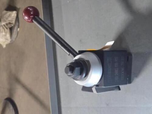 DESCRIPTION: (1) QUICK CHANGE TOOL POST BRAND/MODEL: PHASE II 250-333 SIZE: 5-1/8" HEIGHT RETAIL$: $601.83 QTY: 1