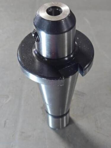 DESCRIPTION: (1) NMTB40 TAPER SHANK END MILL HOLDER BRAND/MODEL: VC 210-4750 SIZE: 3/4" HOLE RETAIL$: $117.84 QTY: 1