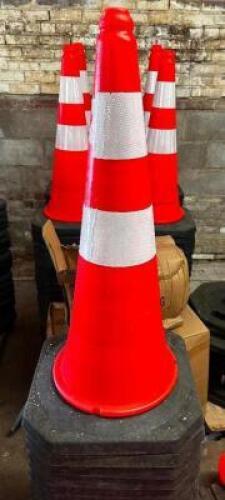 (10) AGT REFLECTIVE TRAFFIC CONES