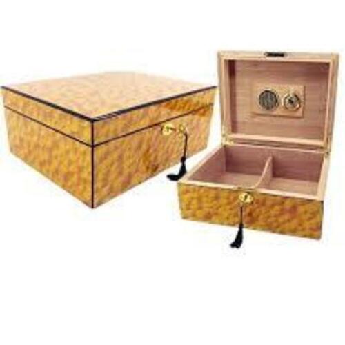 DESCRIPTION: (1) CIGAR HUMIDOR BRAND/MODEL: INCLUDES HUMIDIFIER AND HYGROMETER QTY: 1