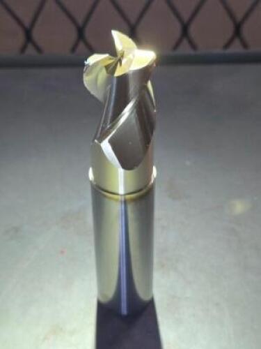 (1) CARBIDE CORNER RADIUS END MILL