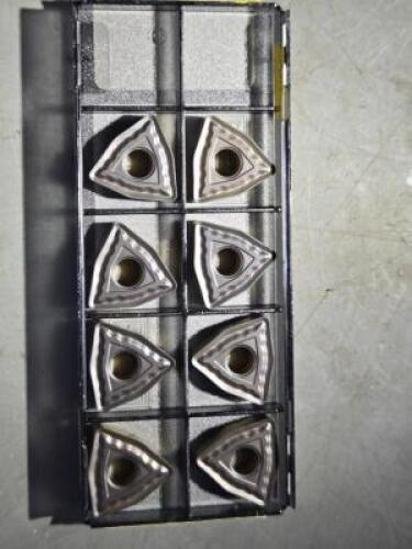 (18) CARBIDE TURNING INSERTS