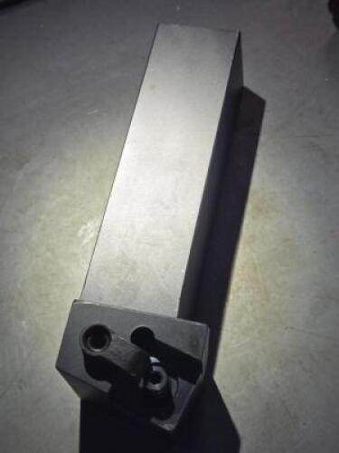 (1) MSRNR 24-8E INDEXABLE TURNING TOOLHOLDER