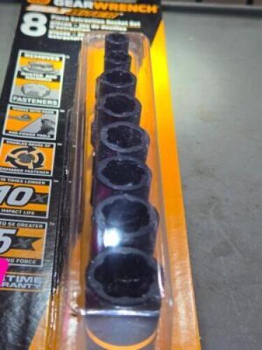 (1) SET OF (8) BOLT EXTRACTOR SOCKET SET