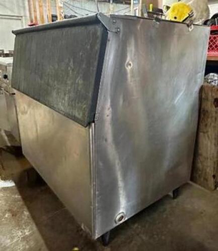 LARGE COMMERCIAL ICE MACHINE BIN ON LEGS