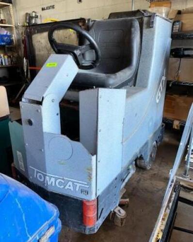 COMMERCIAL SIT-ON FLOOR SCRUBBER