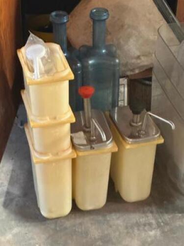 GROUP OF ASSORTED SMALLWARE