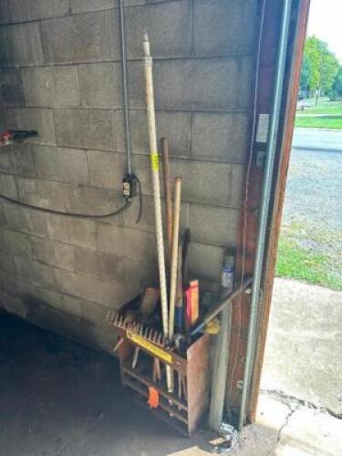 LOT OF ASSORTED HAND AND LAWN TOOLS