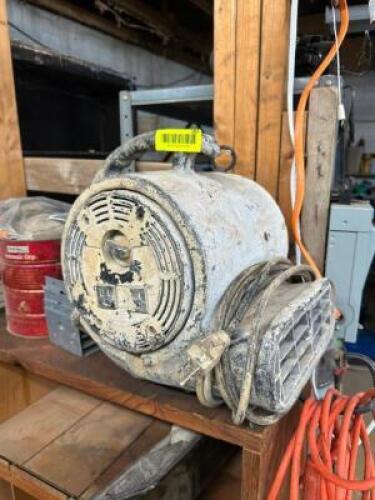 AIR MOVER WITH CORDS