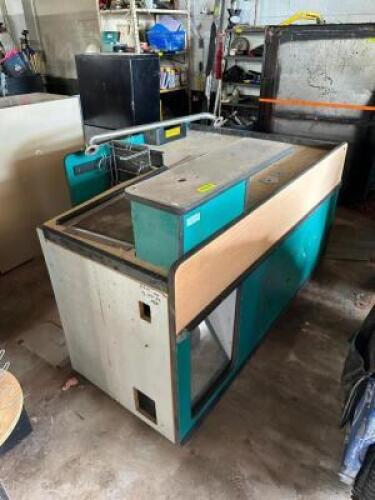 GROCIER STORE CONVERYOR BELT CHECKOUT COUNTER