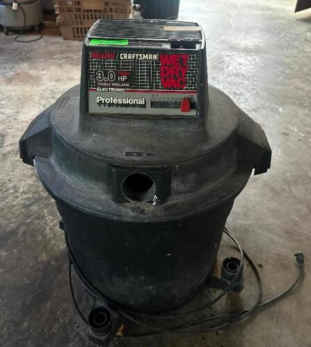 DESCRIPTION CRAFTSMAN 3 HP WET DRY SHOP VAC BRAND / MODEL: CRAFTSMAN ADDITIONAL INFORMATION SELLER INDICATES IN WORKING QTY 1