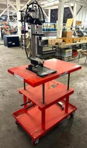 AUTOMATIC BOTTLE CAPPING MACHINE ON PRESTO LIFT TABLE