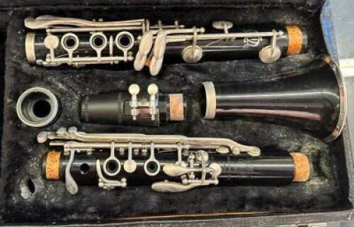 PLASTIC CLARINET WITH CASE