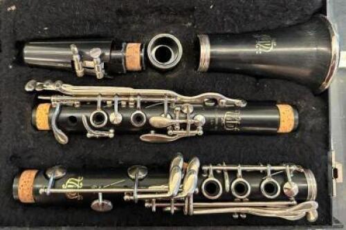 PLASTIC CLARINET WITH CASE