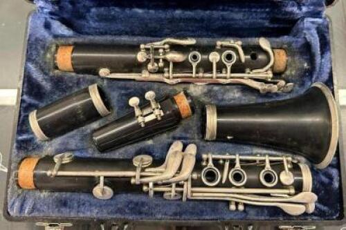 PLASTIC CLARINET WITH CASE