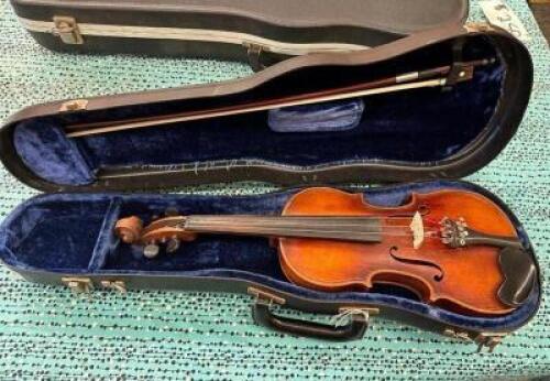 WILLIAM LEWIS AND SON 1/2 SIZE VIOLIN