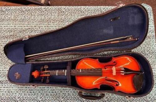 3/4 VIOLIN WITH CASE & BOW