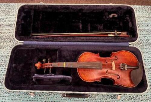 3/4 VIOLIN WTIH CASE & BOW