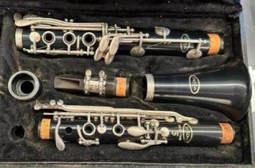 PLASTIC RESOTONE CLARINET WITH CASE