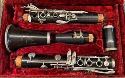 PLASTIC LONDON CLARINET WITH CASE
