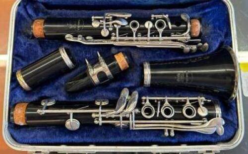 PLASTIC TEMPO CLARINET WITH CASE