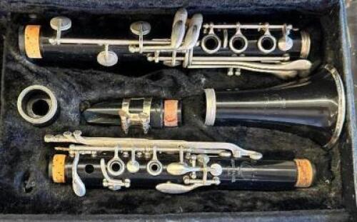 PLASTIC CLARINET WITH CASE