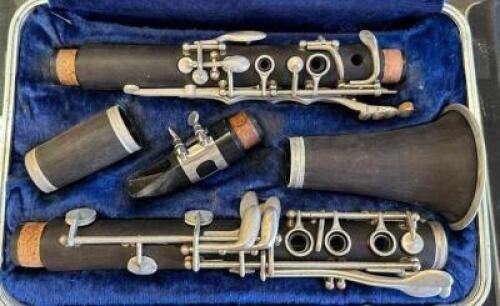 PLASTIC CLARINET WITH CASE