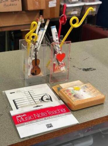 ASSORTED MUSICAL FLASHCARDS AND PENCILS