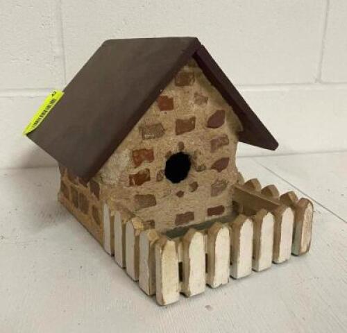 10" X 8" DECORATIVE BIRD HOUSE