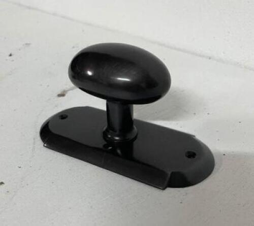 (4) DOOR KNOB, PLATE SETS IN BLACK - SOLID