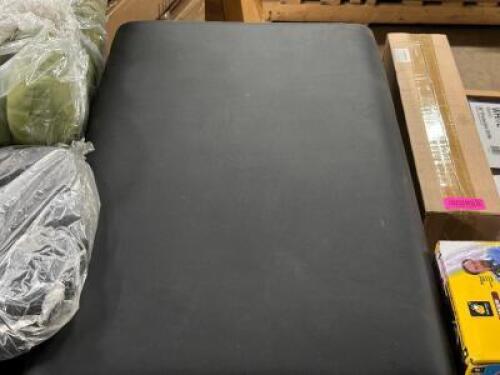 FOLDING MASSAGE TABLE