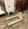 CROWN PALLET JACK