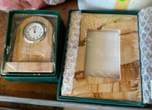 DESK CLOCK AND PICTURE FRAME